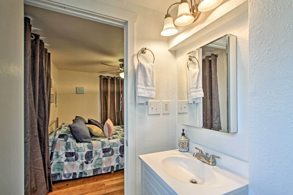 Lovely Tacoma Cottage w/ Fire Pit, Near Dtwn! - Property Image 5