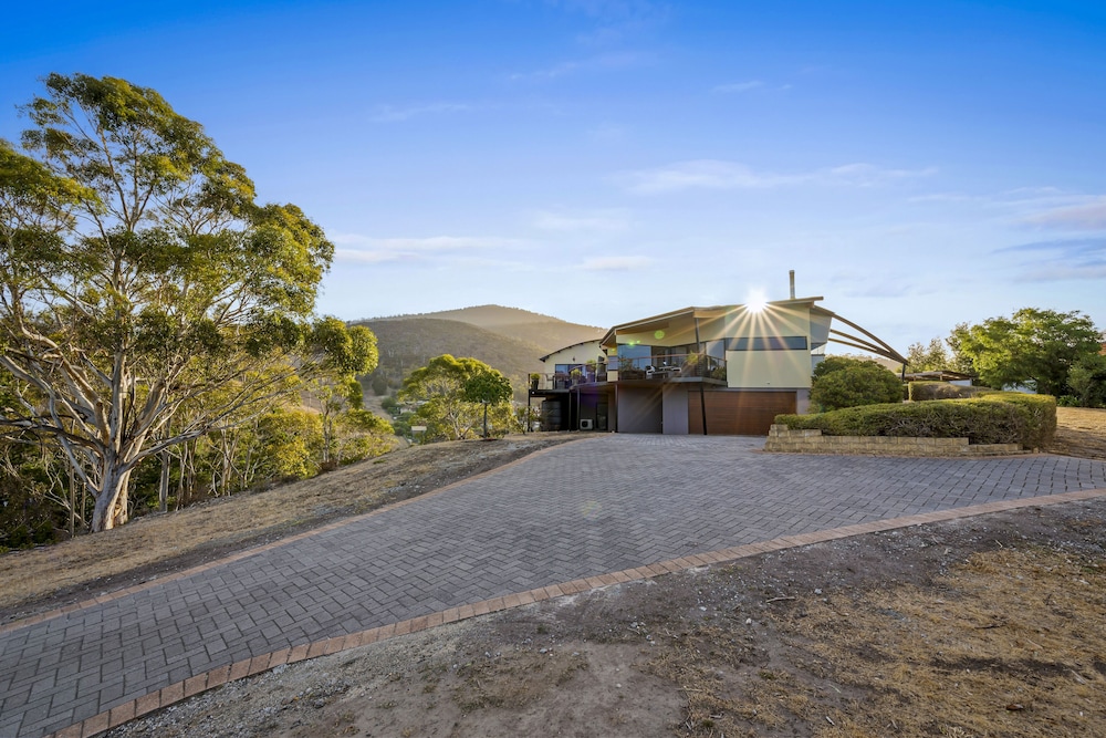 Tree Top Views - 4 Bedroom House