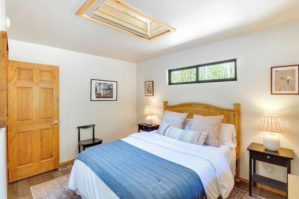 Pet-friendly Show Low Cabin w/ Patio & Gas Grill!