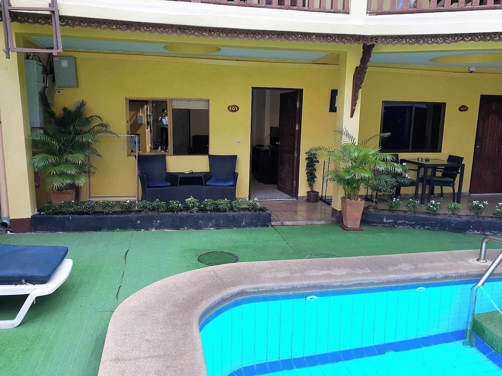 Phratamnak Inn
