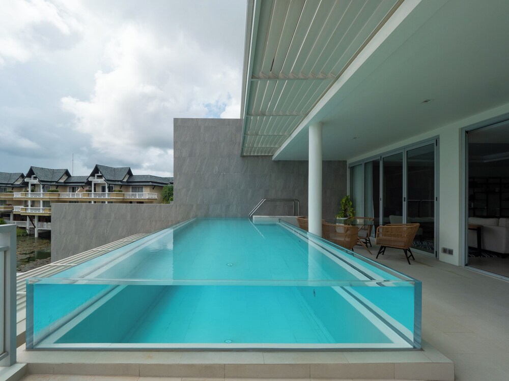 Beautiful Apt with a Pool