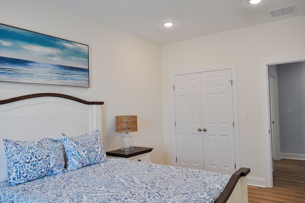 Anchors Aweigh by Topsail Realty