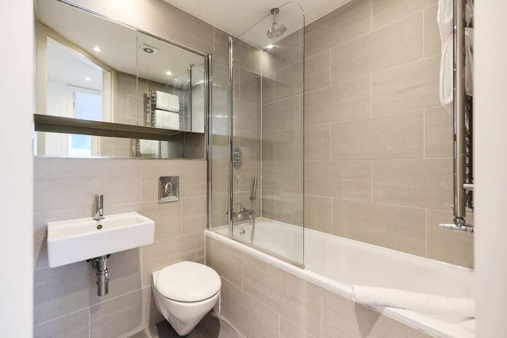 The Kensal Green Wonder - Bright 2bdr Flat With Balcony