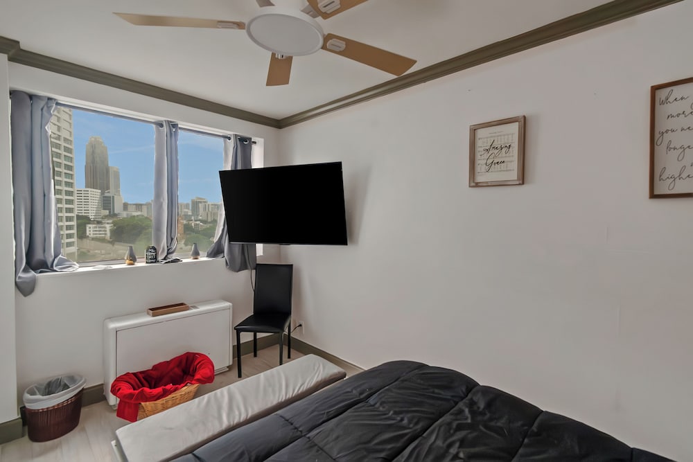 Modern 3BR Condo - Heart of ATL