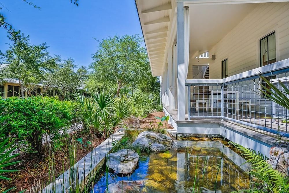The White House of Watercolor 4 Bedroom Holiday Home by Five Star Properties