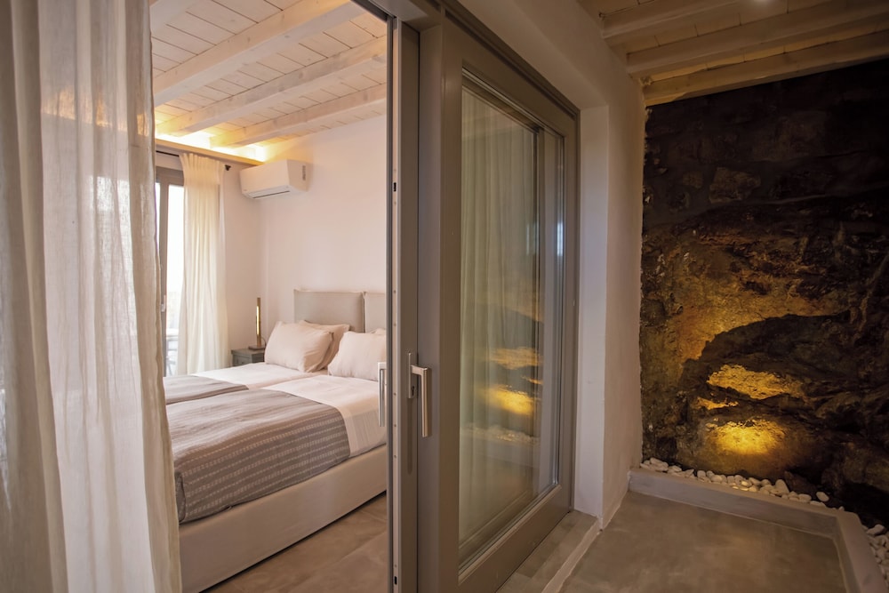 Mykonian Luxury Villa Filyra with Pool