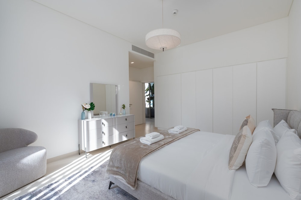 Luxe 4BR Villa Private Pool Beach Al Zorah