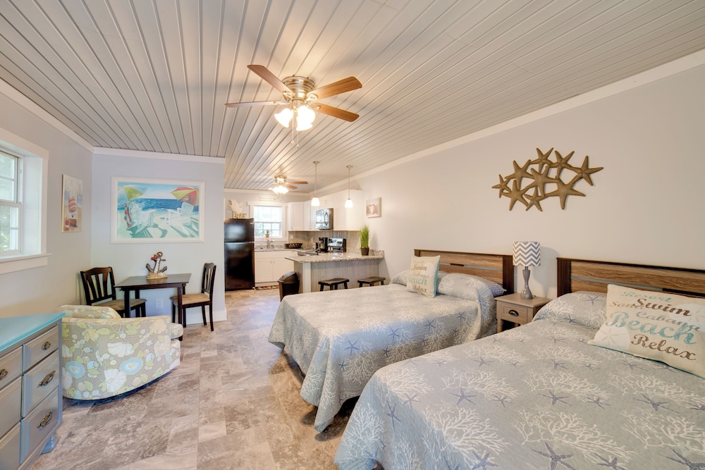 Ocean Isle Beach Studio w/ Patio - 1 Mi to Pier! view 4