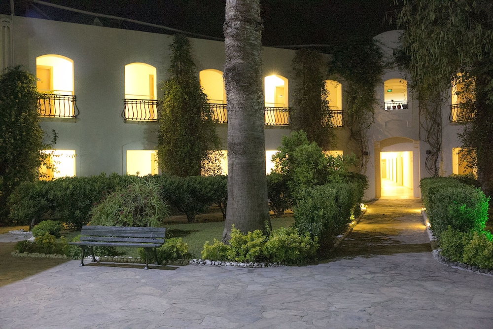 Bodrum Sea Side Beach Club Otel - Image 23