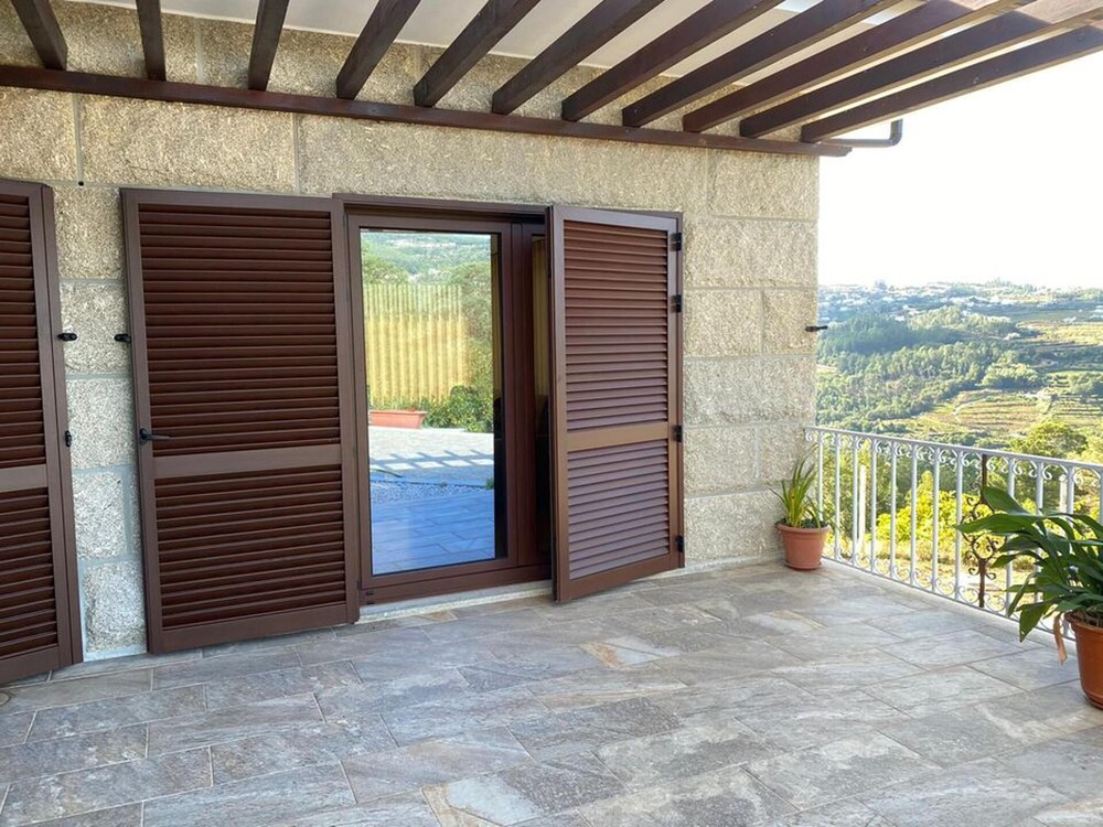 Captivating 3-bed House in Travanca view 5