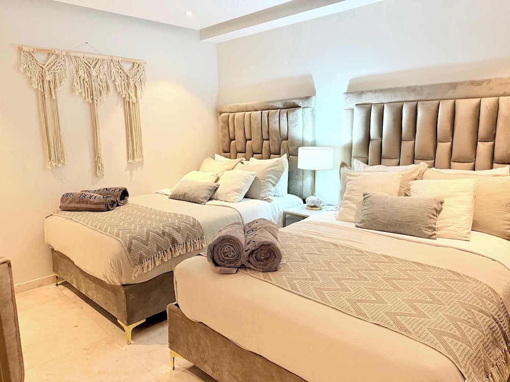 Bolongo: Your Exclusive Oceanfront Escape