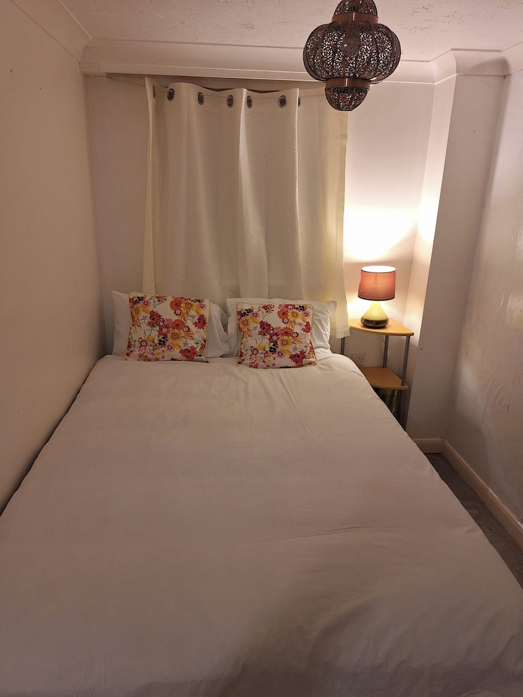 Apartmentsleeps4-parking-nearhuntington-petsok