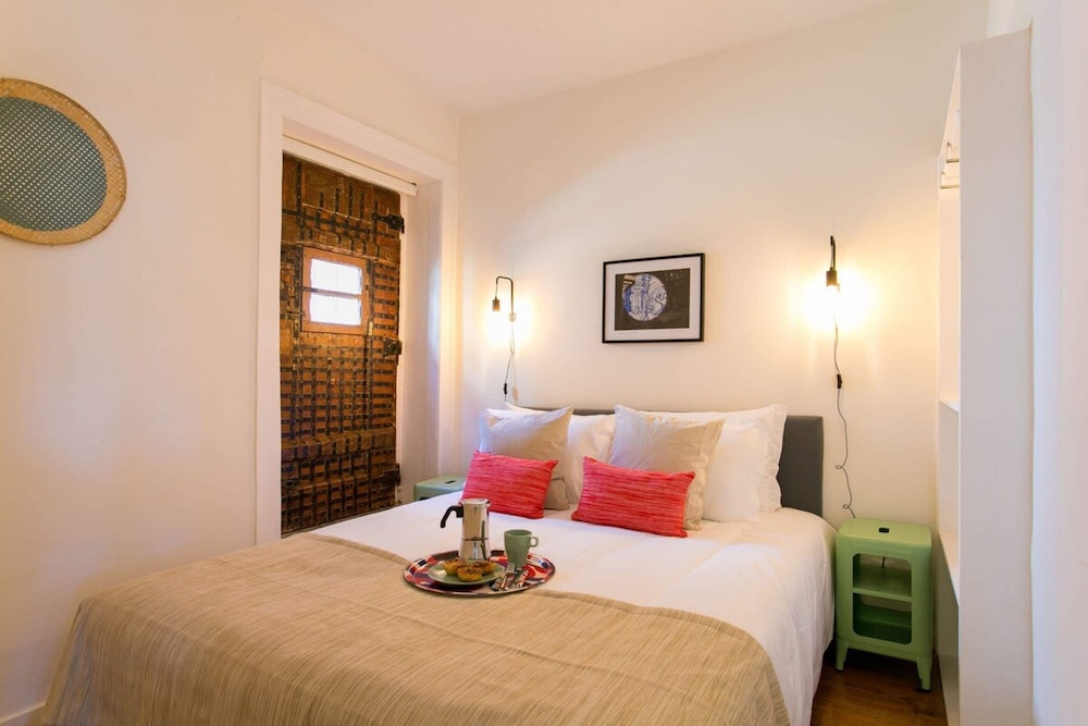 Sunlit Photographers 1bedroom Apartment in Alcântara view 5