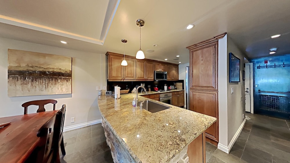 Beautiful 2 Bedroom Condo with Amazing View! Spacious Layout and Great Location! by RedAwning view 5