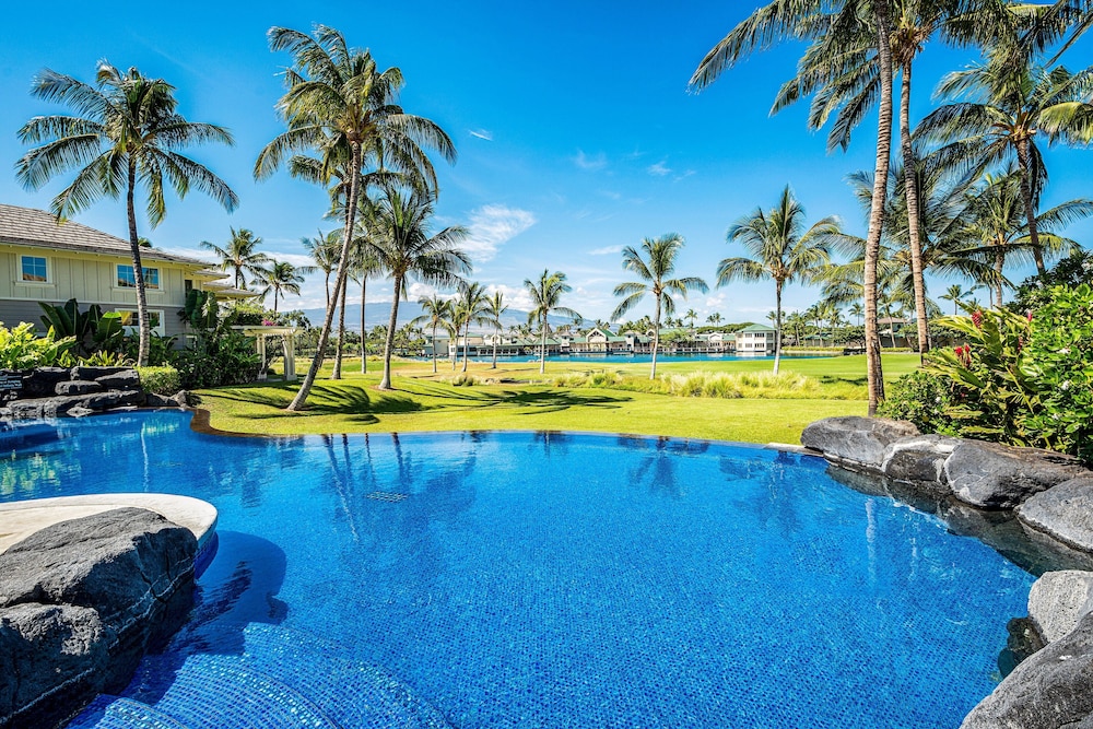 Concierge Included - Walk to Restaurants & Shopping - AC - Infinity Pool! -vrkcv