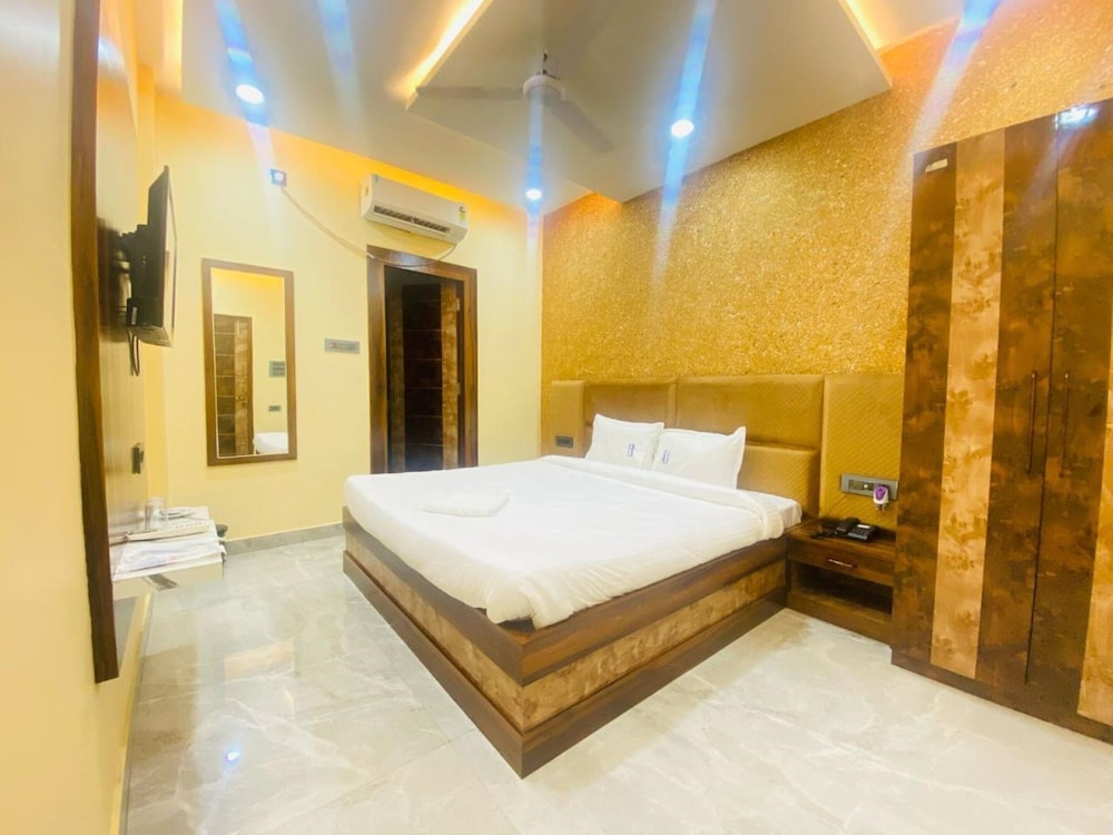 VRINDA HERITAGE HOTEL & BANQUET HALL