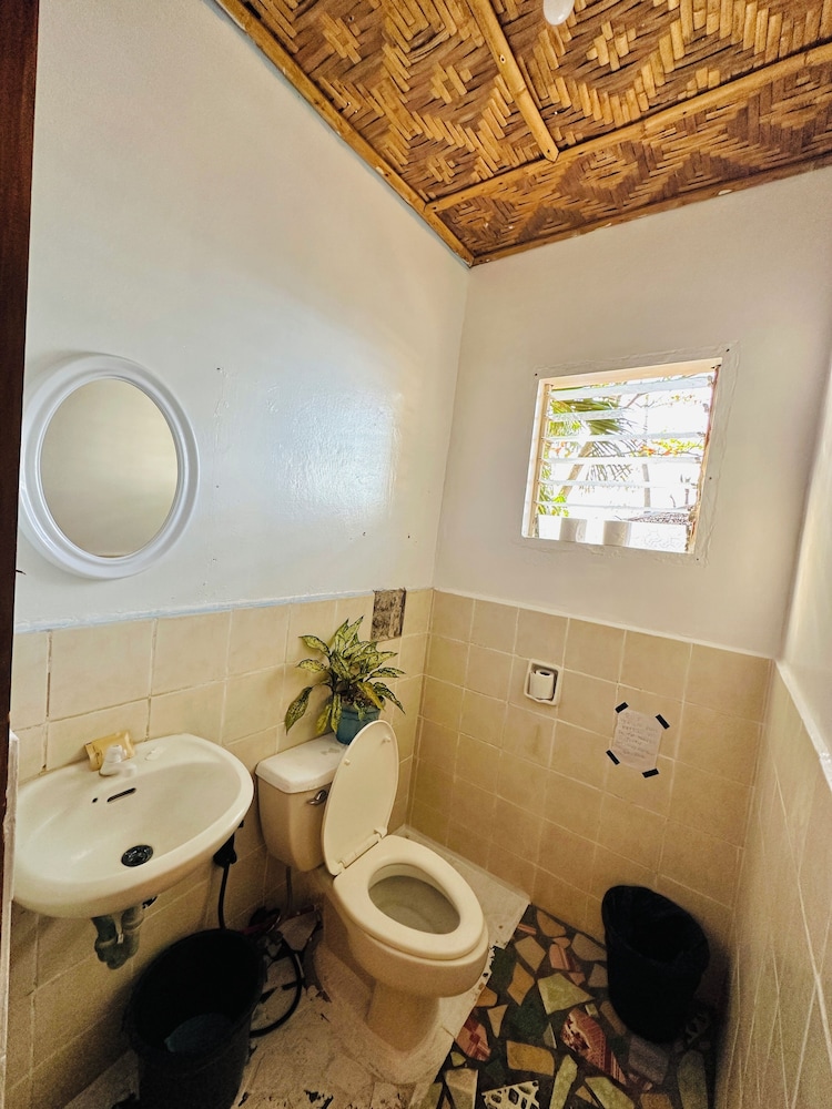 Playa Del Fuego Beach Hostel and Resort