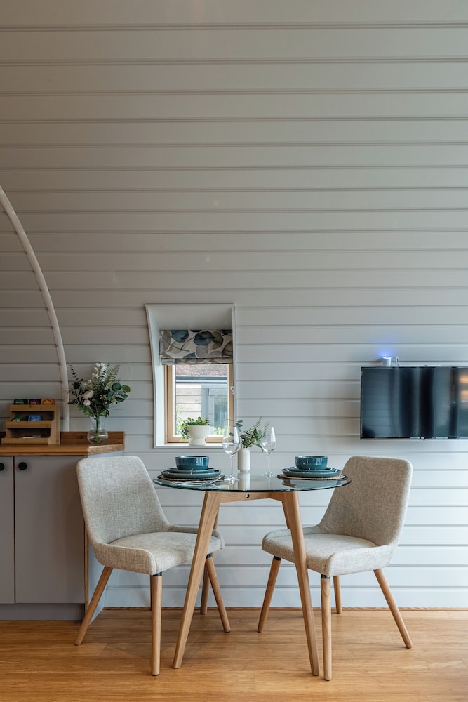 Unique 1 BD Eco-Retreat in Old Chalford