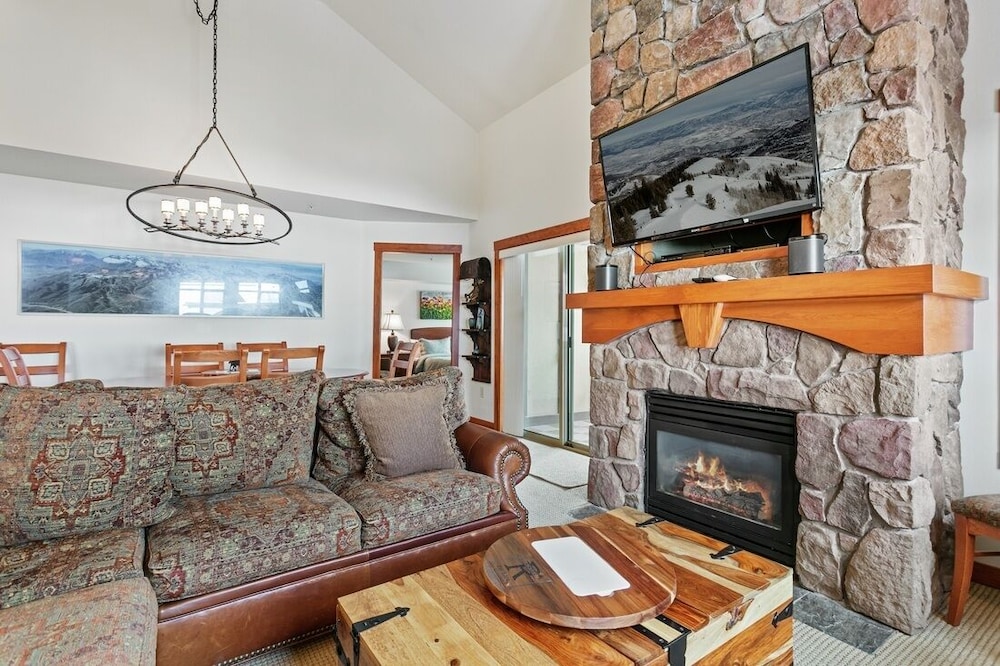 Eagle Springs West Condos - Solitude UT