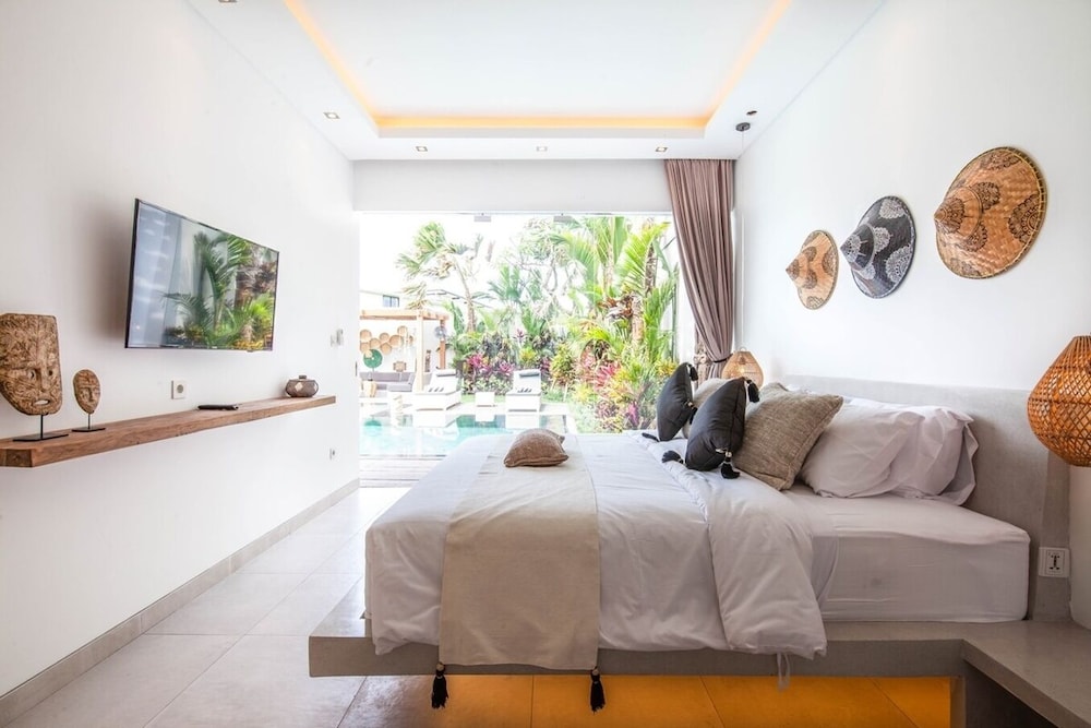 Contemporary 4BR Villa, 400m to Canggu Shore