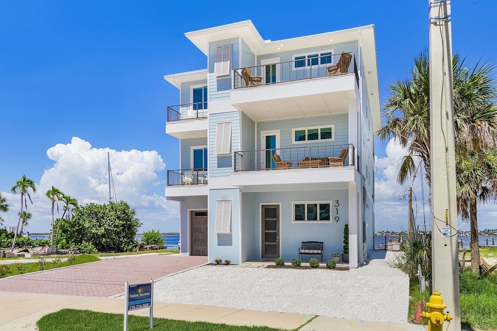 319 Bay & Beach Blessings: Pool Home W/ Water Views! 4 Bedroom Home