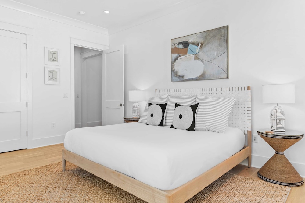 Sleeps 24 Beach Retreat w/ Pool, Rooftop Deck, Steps to Inlet Beach & Near Rosemary, Alys, Seacrest Dining & Shops The Palm 30A by Avantstay