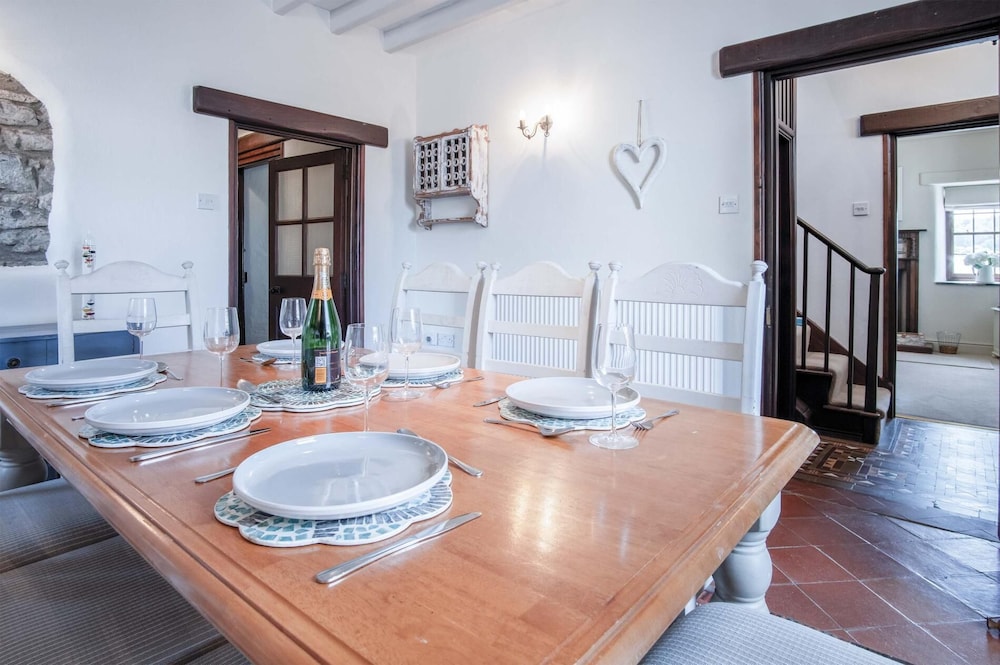 Tregoyr - 3 Bedroom Holiday Home - St Florence