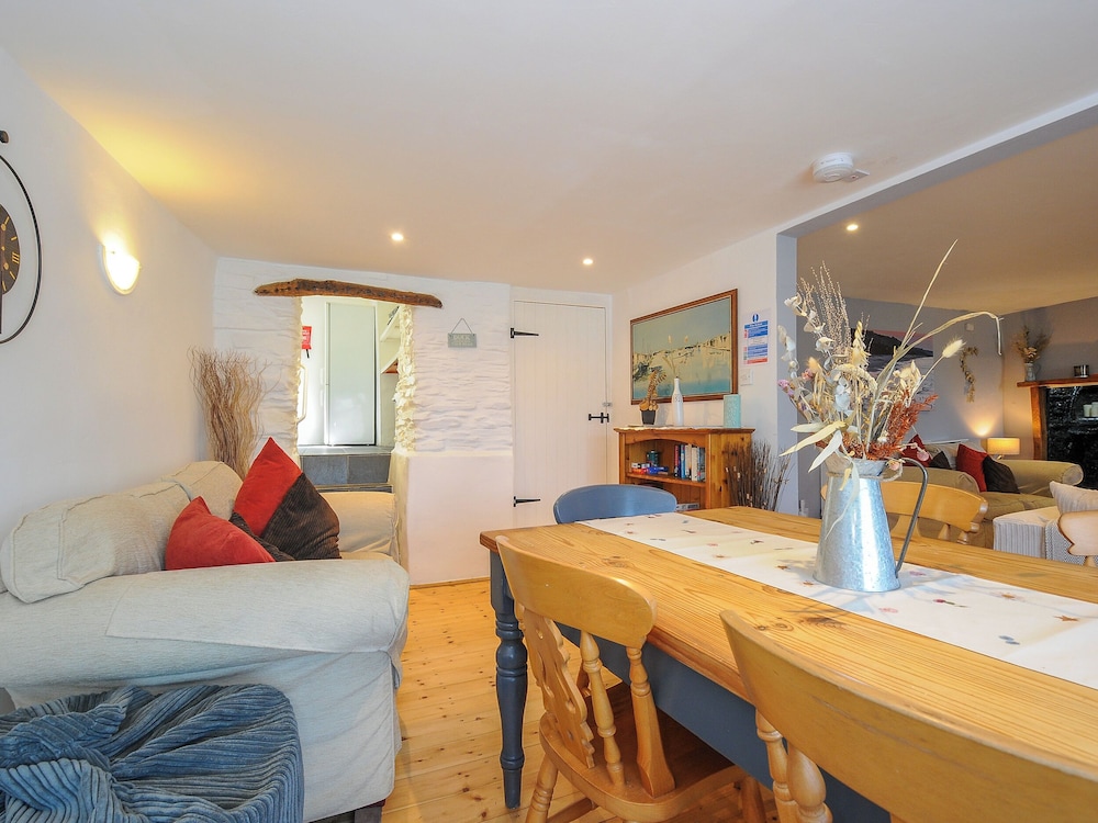 Stone's Throw Cottage