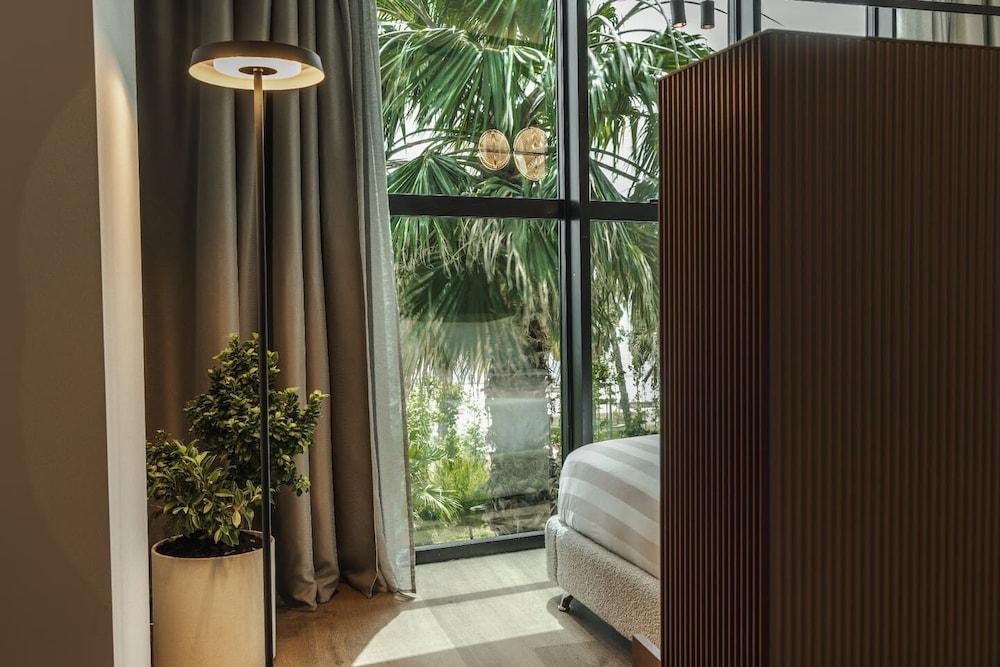 Zins Luxury Apartment 02