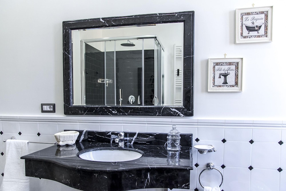 4BR Home in a Vibrant Neighborhood