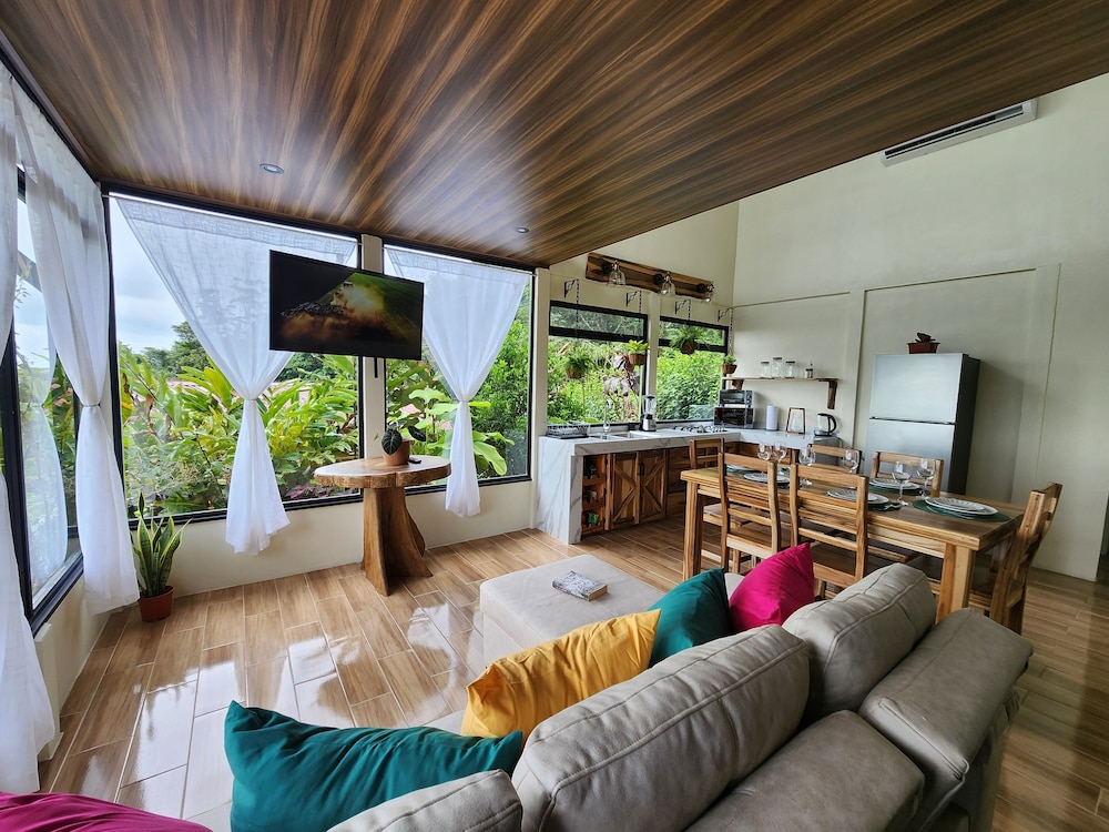 Cabañas Caeli, El Colibri, NEW La Fortuna Rainforest Cabin w Panoramic Views
