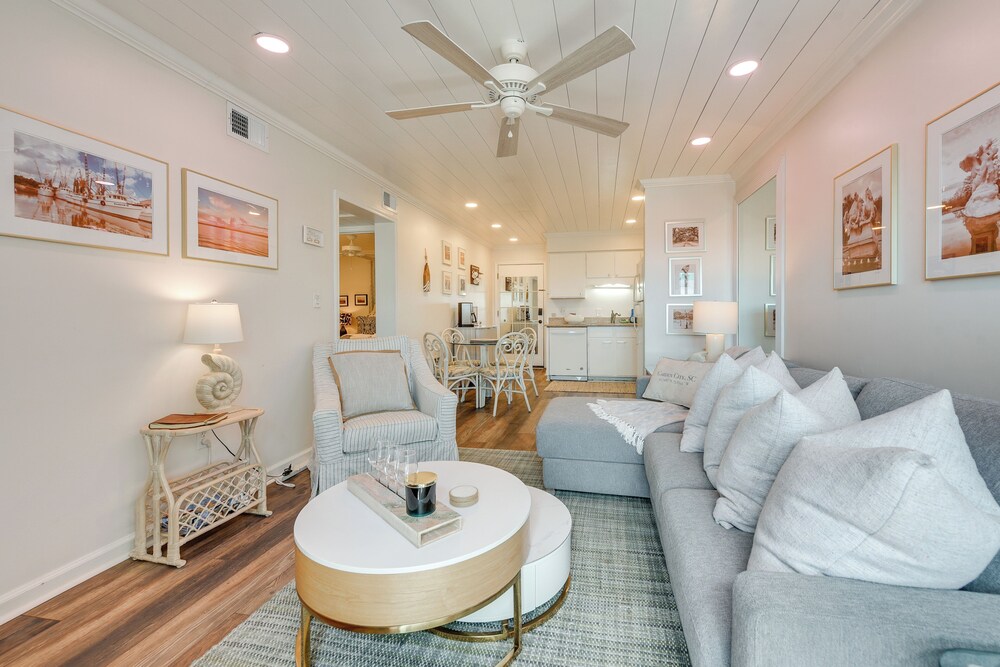 Walk to Beach & Marsh: Condo in Murrells Inlet