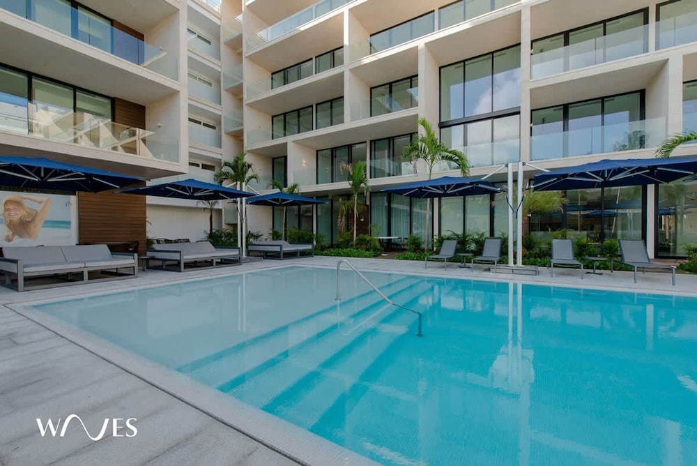 2 Br Steps Away From the Beach Heated Pool
