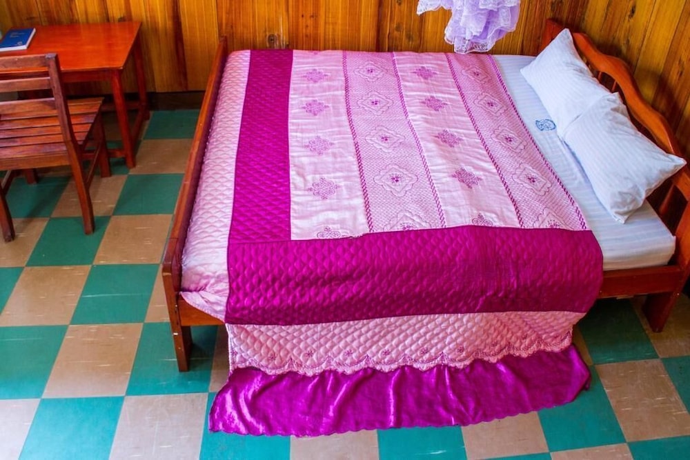 Sabinyo Guest House