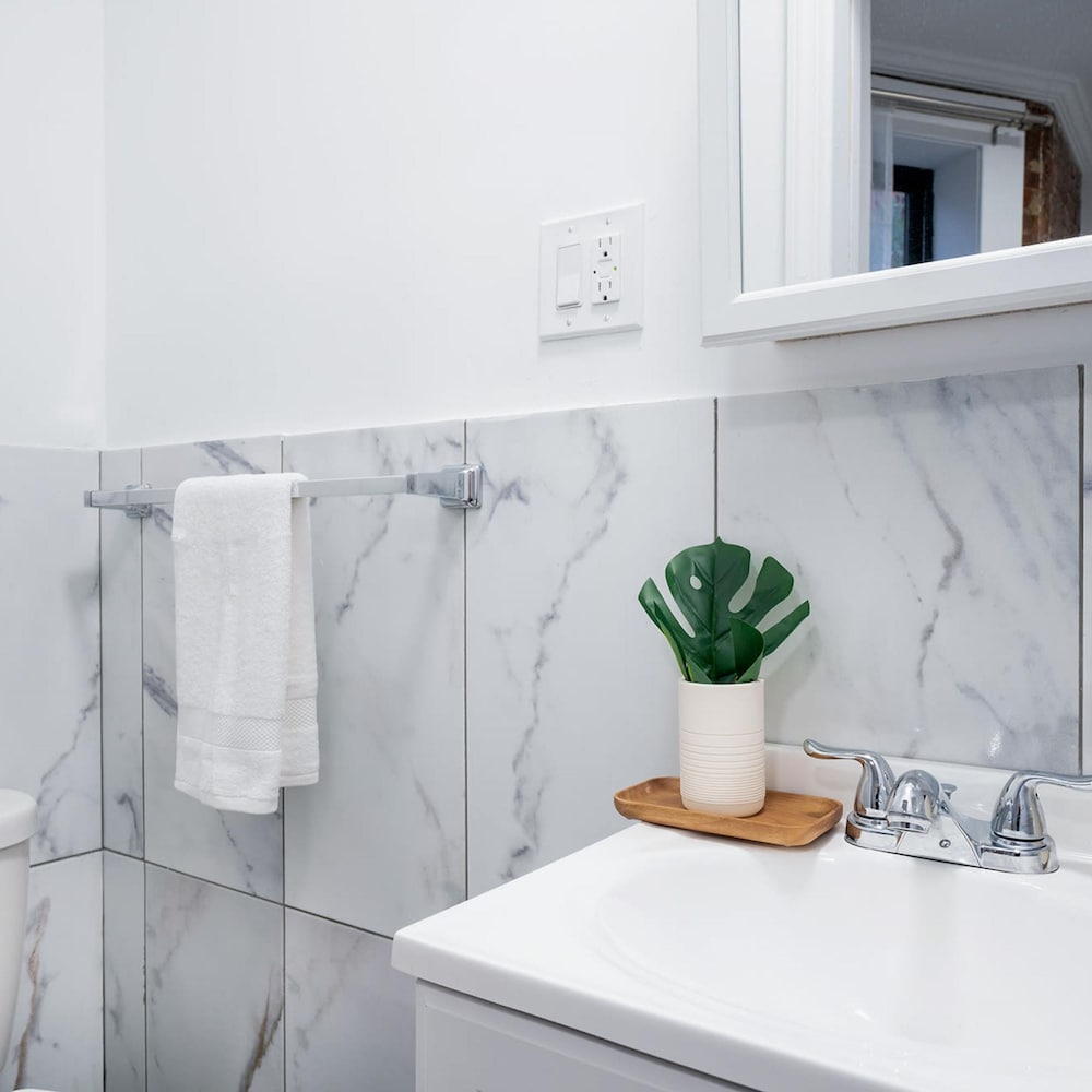 153-1g Newly Renovated 2BR Lower East Side