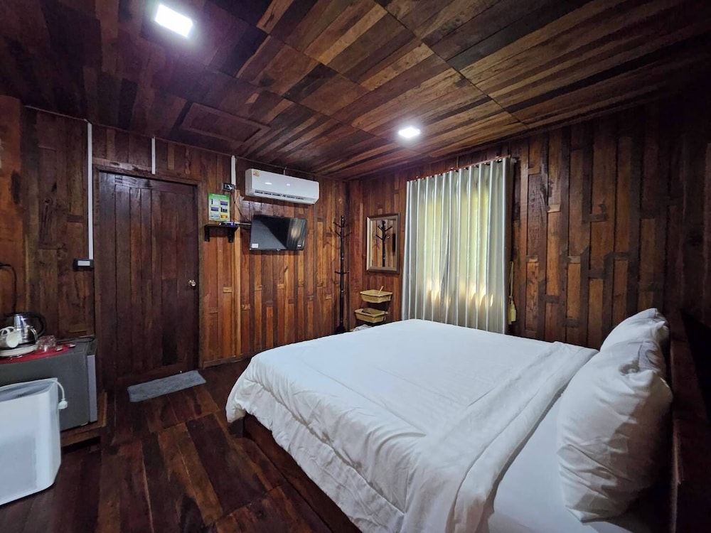 Punnattha House by Peema Villa