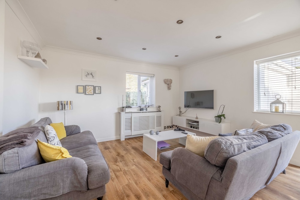 Spacious 6 Bedroom House in Maidenhead/ Windsor