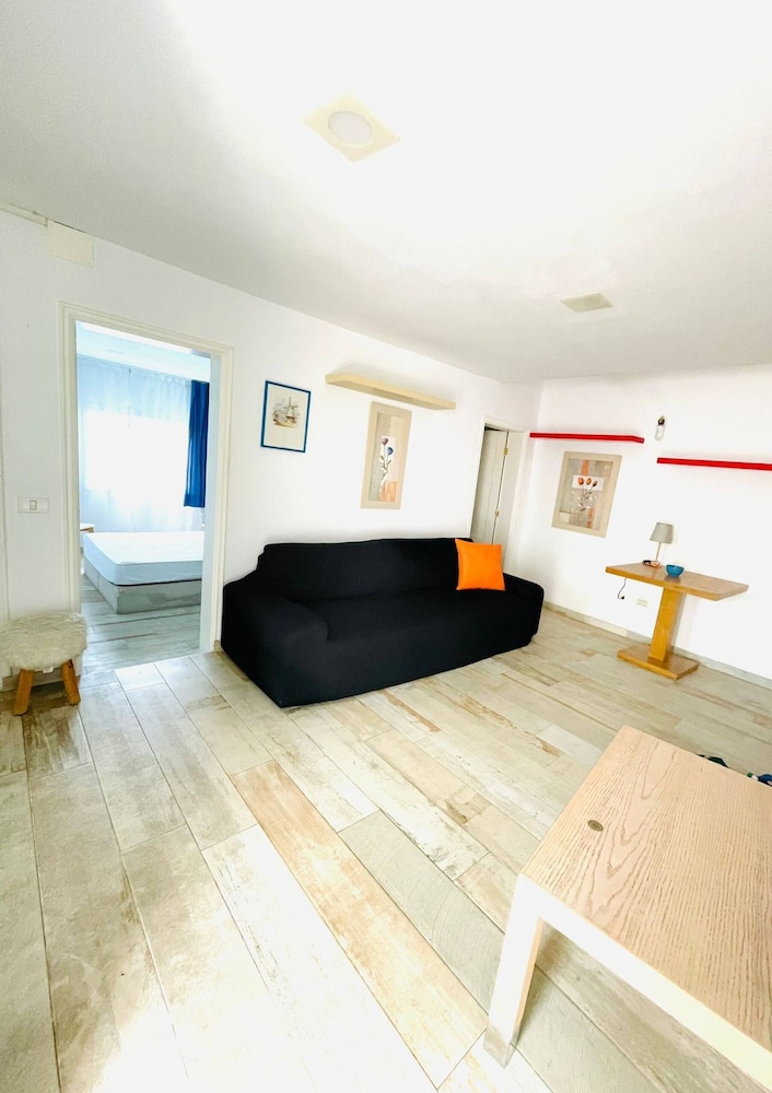 Barbara Gortito, 2 Bedrooms Flat With A Sea View
