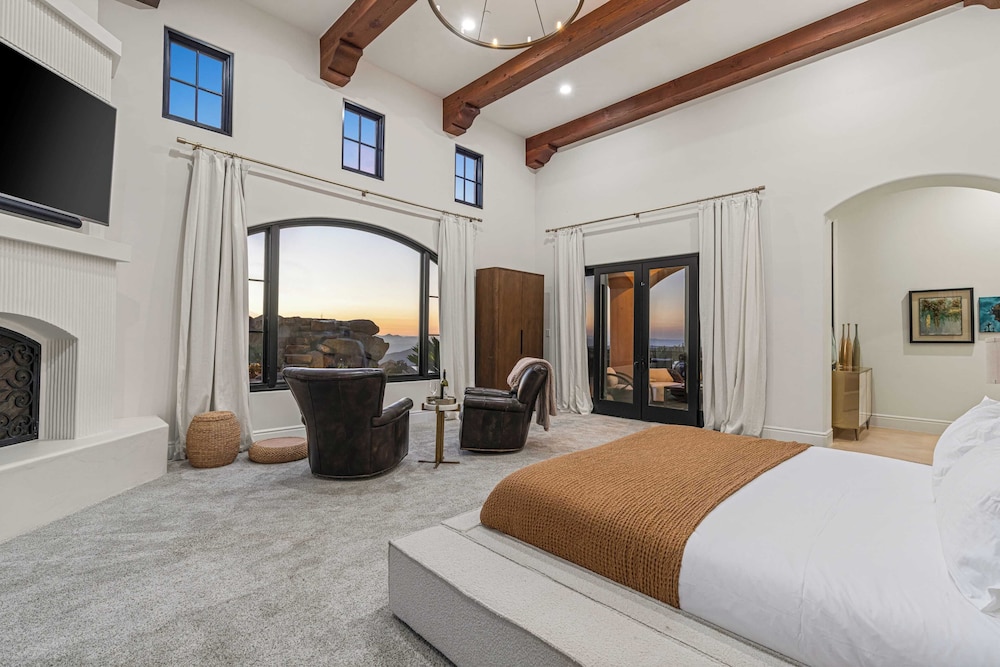 Infinity Pool, Theater, Pickleball + 360 Views Near Lake Poway Sunset Point Estate by Avantstay