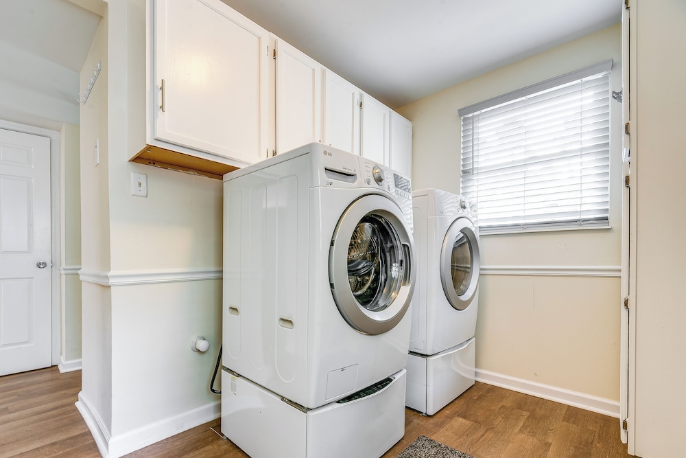 3 Mi to Dtwn Cary: Family Home w/ Deck!