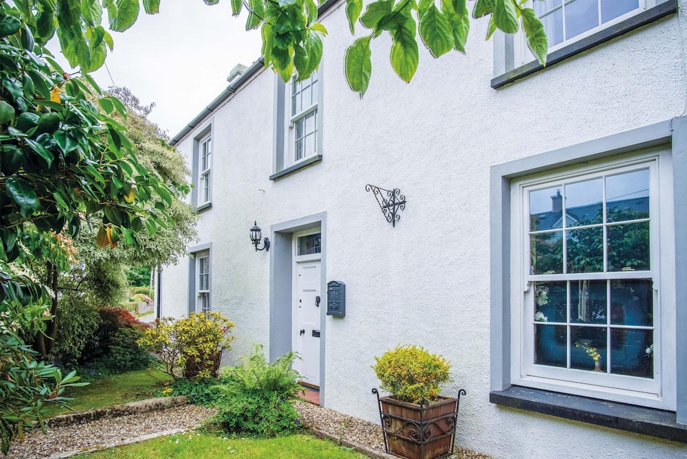 Hall House 3 Bedroom House St Florence