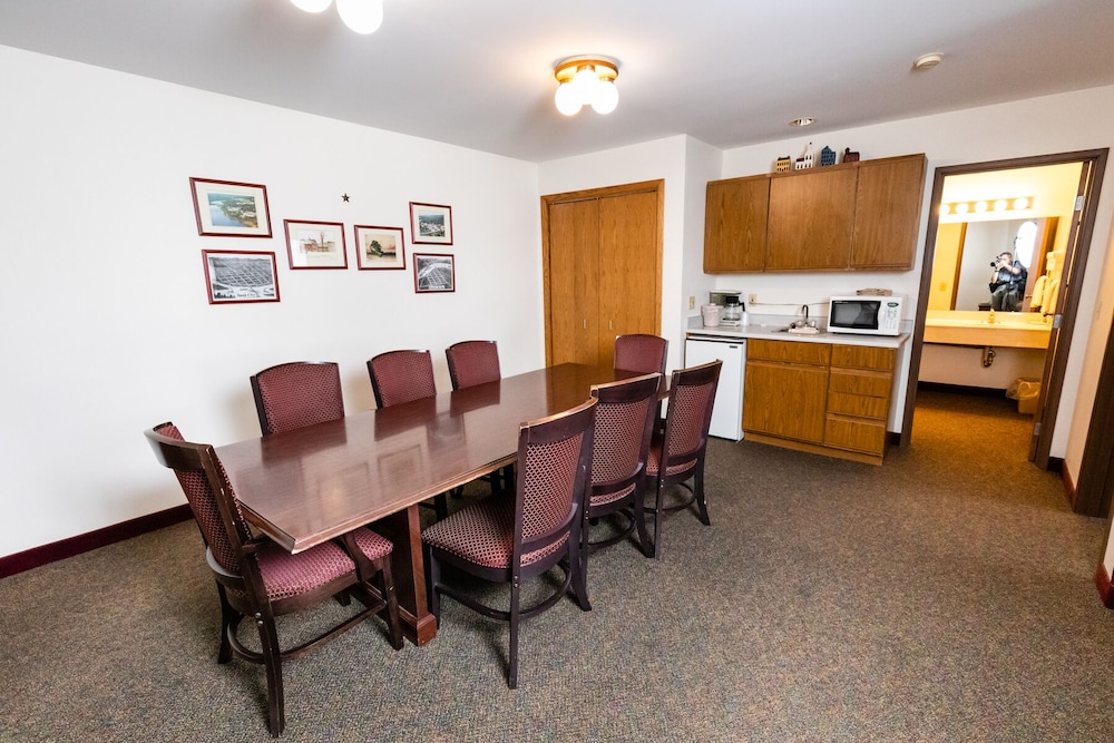 Cedarberry Inn