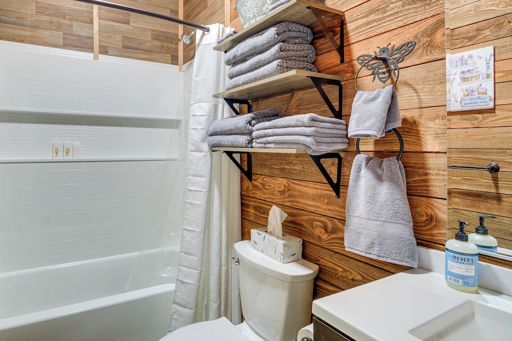 Near Twilight Sites & Scenic Hikes: Forks Apt