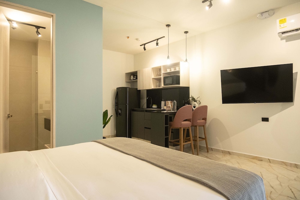w Flawless 1BR w AC Near Ciudad Amurallada