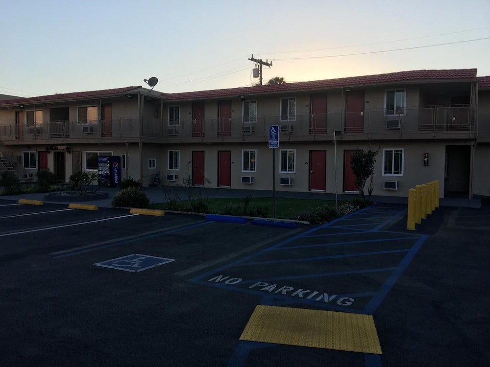 Budget Inn