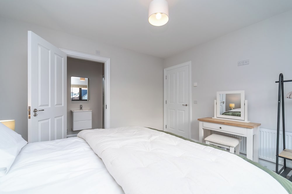 Modern Entire Home Retreat in Newry