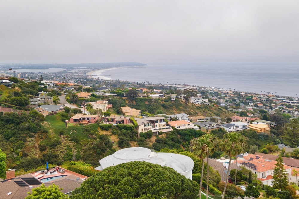 La Jolla Mid-century by Avantstay Private Pool, Outdoor Living + Ocean Views view 3