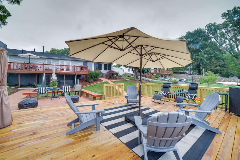 Kayaks & Fire Pits: Waterfront Portage Getaway!