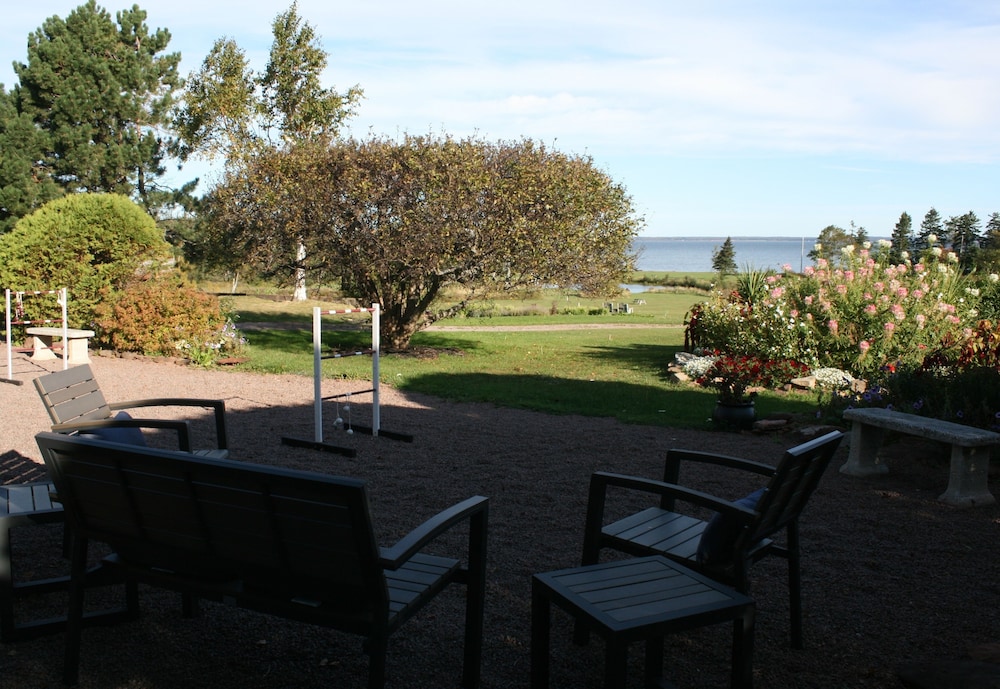 Amherst Shore Country Inn