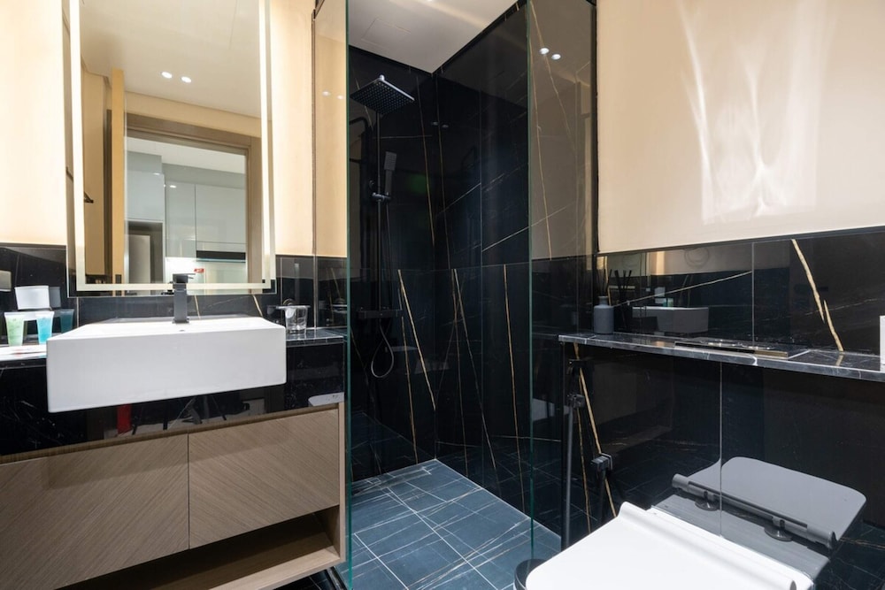 Contemporary Studio Apartment, Dubai Business Bay!